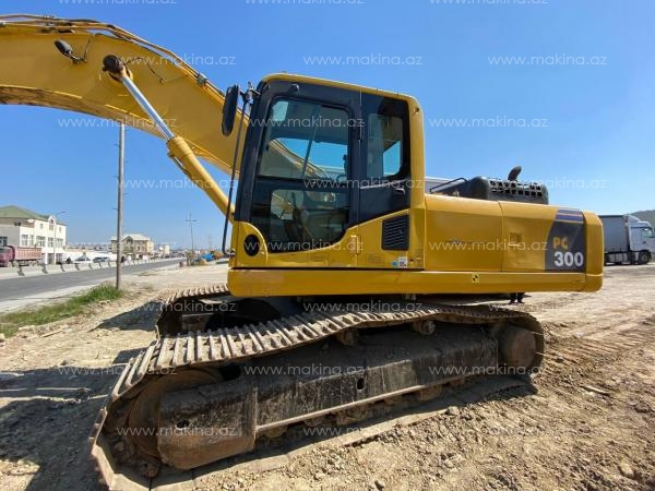Komatsu PC300-8