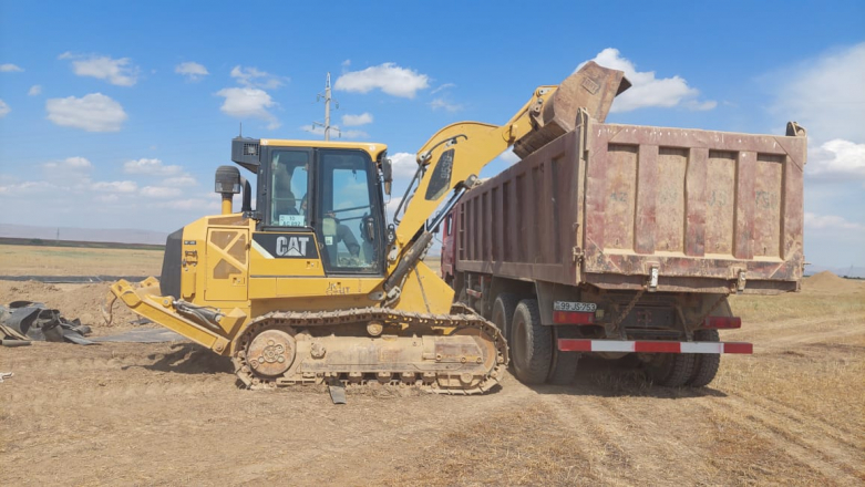 Digər Caterpillar 953D
