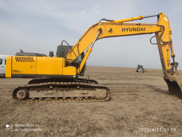 Hyundai R-250