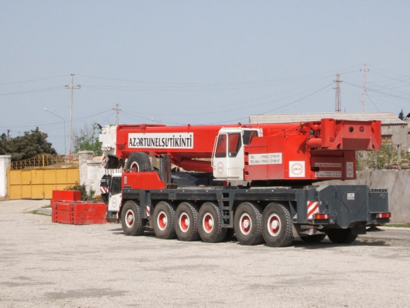 Liebherr 220 Ton