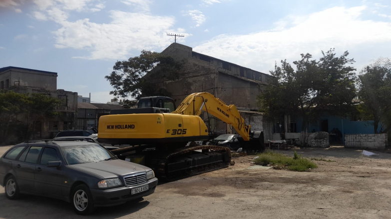 New holland E305c